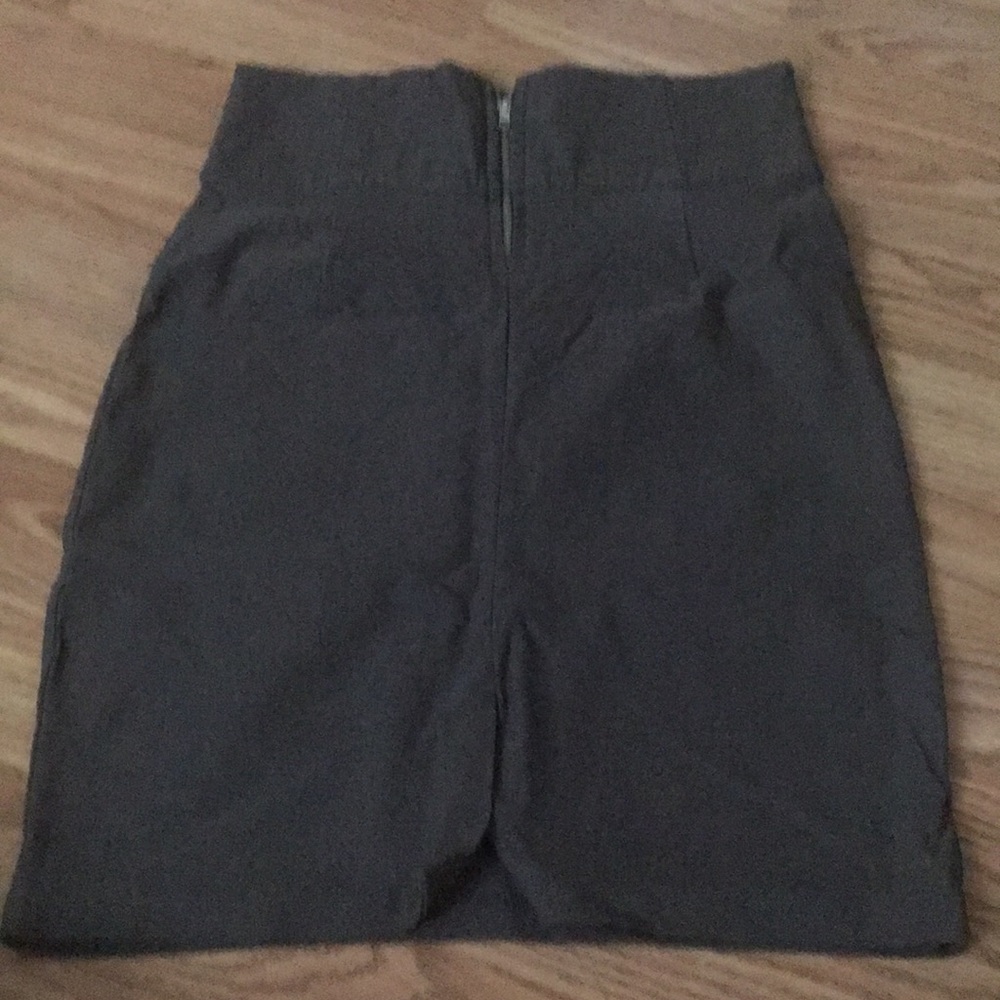 Size S form fitter skirt